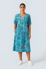 FlowVibe™ - V - udskæring, korte ærmer, A - formet mønstret kjole med sidelommer - Azora