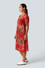 FlowVibe™ - V - udskæring, korte ærmer, A - formet mønstret kjole med sidelommer - Azora